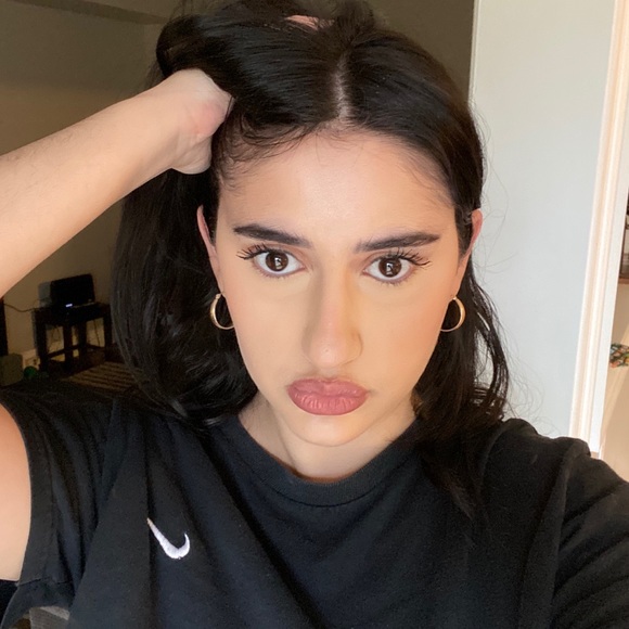 Meet your Posher, Taya - Picture 1 of 1